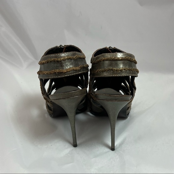 Elizabeth and James silver with gold trim heels - Picture 5 of 9